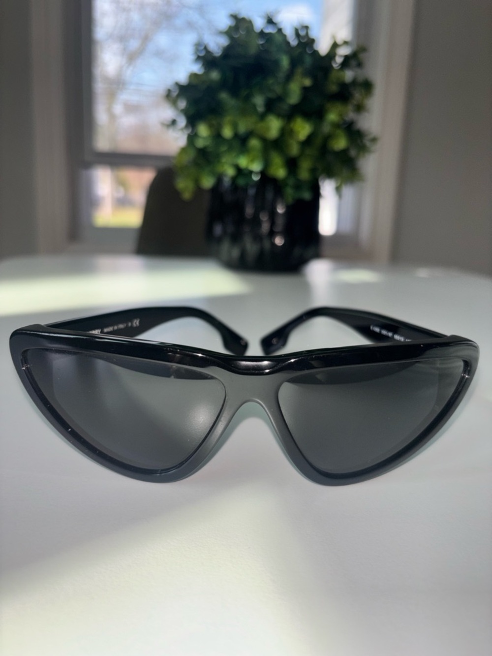 Burberry Black Cat-Eye Sunglasses with Dark Lenses - Picture 4 of 10